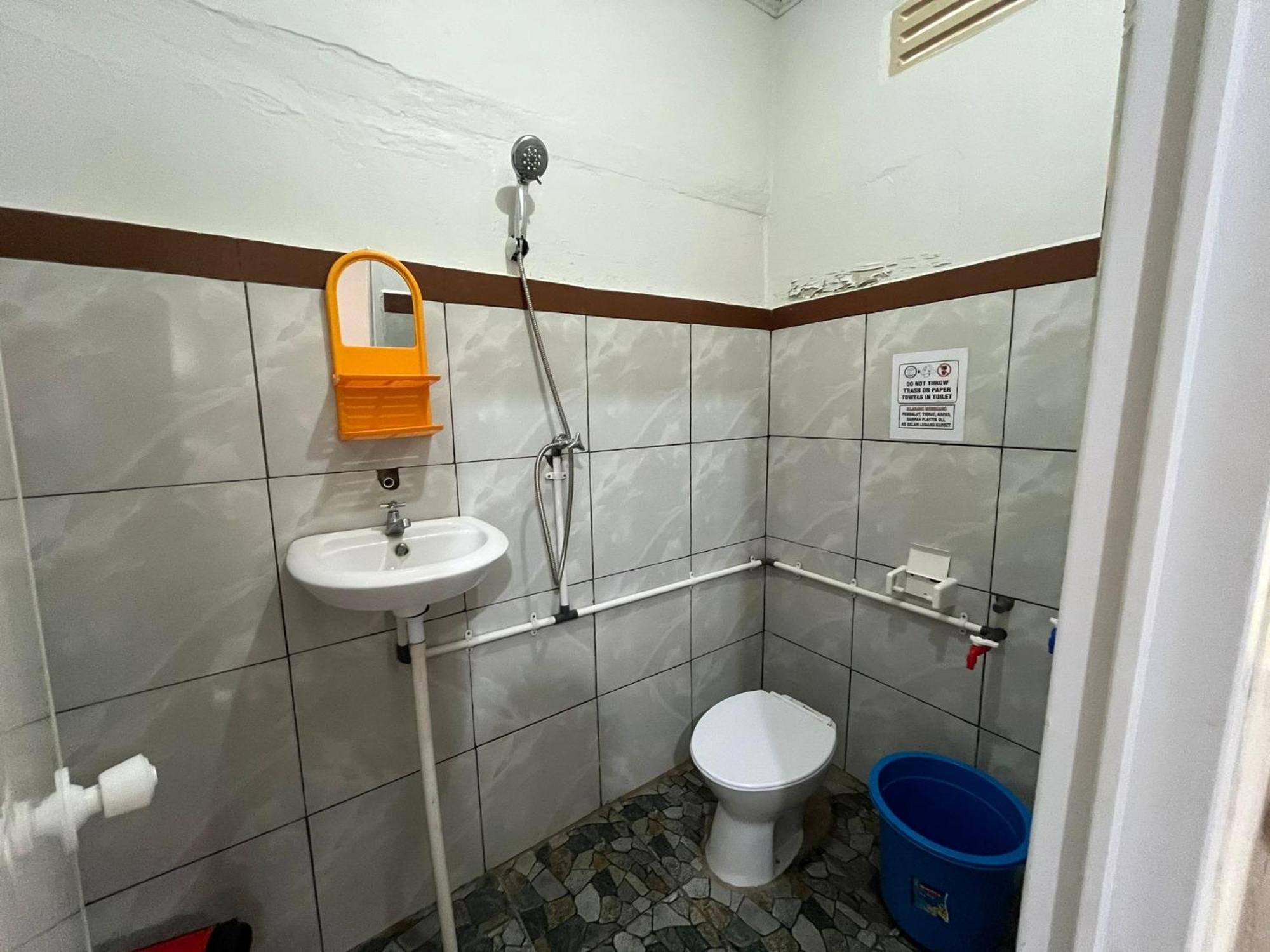 El Homestay Bunaken Eksteriør billede